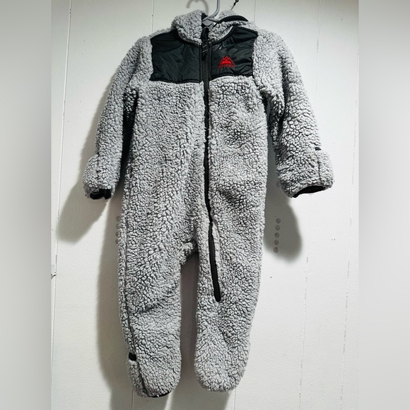Snozu Other - Snozu bundle snow suit and sipper hoodie